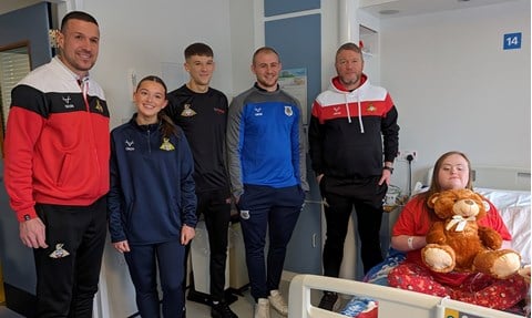 McCann and Wood spread Christmas cheer on children's ward visit